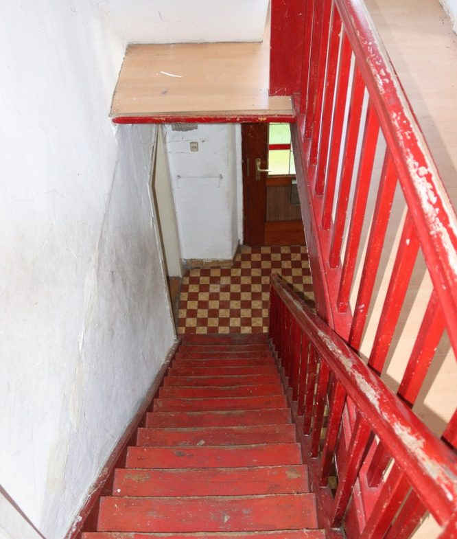 Treppe ins Obergeschoss