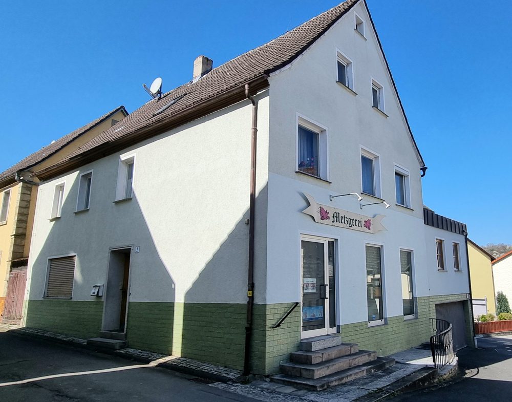Seitlicher Eingang Gewerbe und Wohneinheit