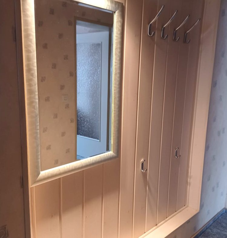 Garderobe OG