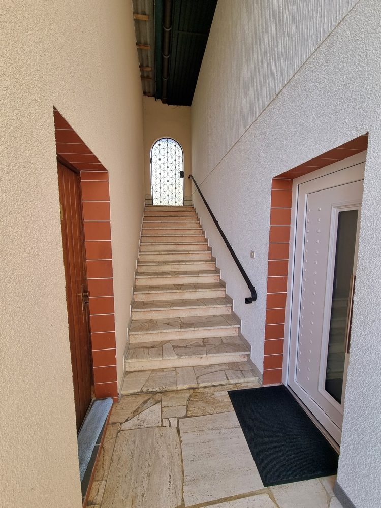 Zugang Geräteraum und Einliegerwohnung