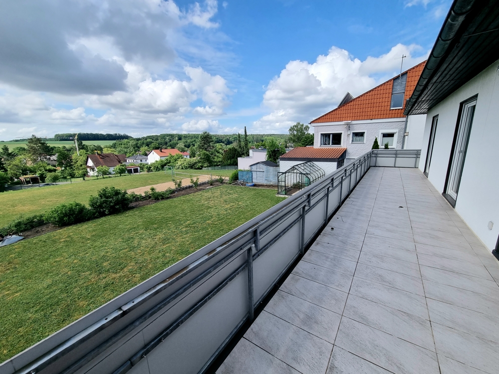 ...großzügigem Balkon