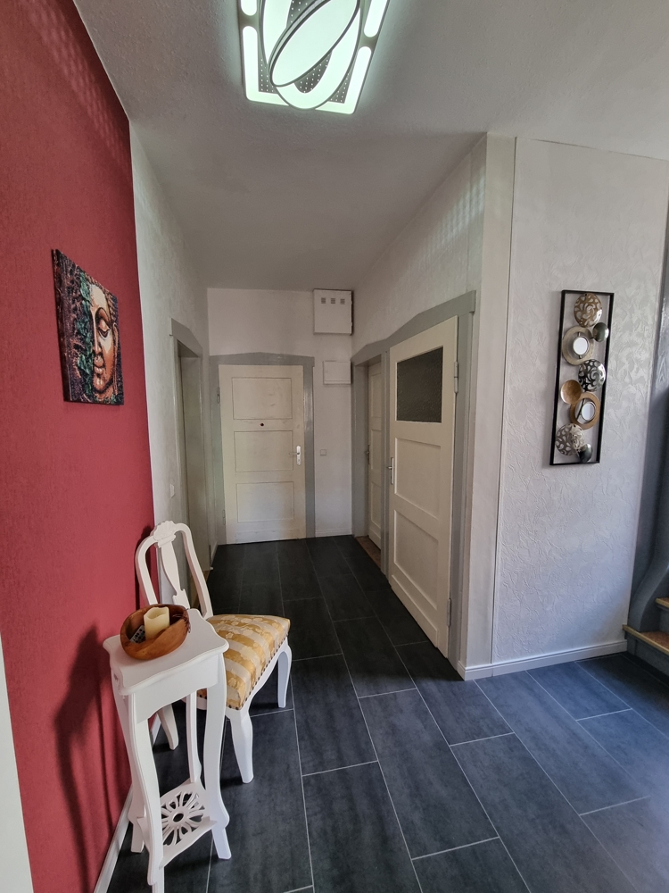 Flur EG und… Flur EG und...