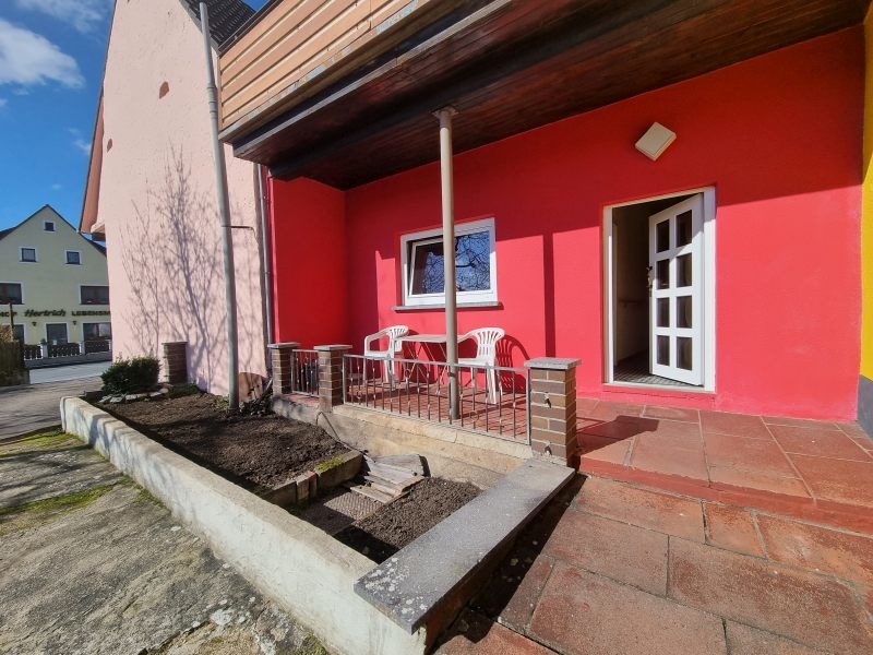 Sonnige Terrasse kleinere Wohneinheit
