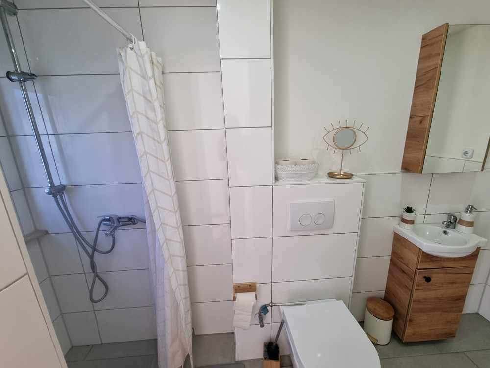 ...mit Dusche