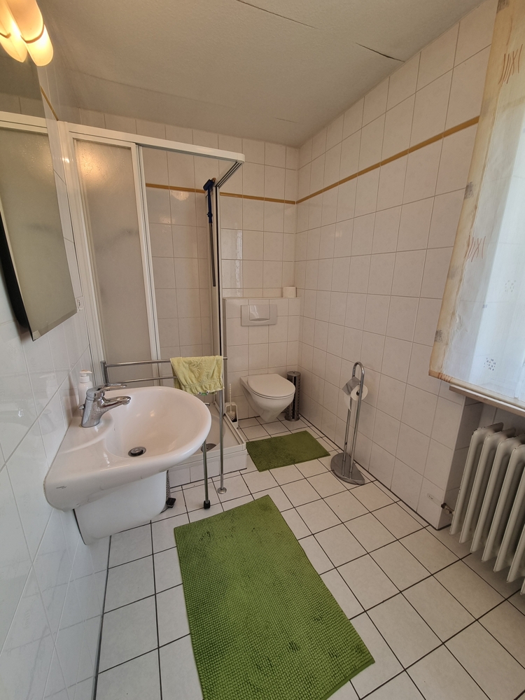 Badezimmer mit Dusche...