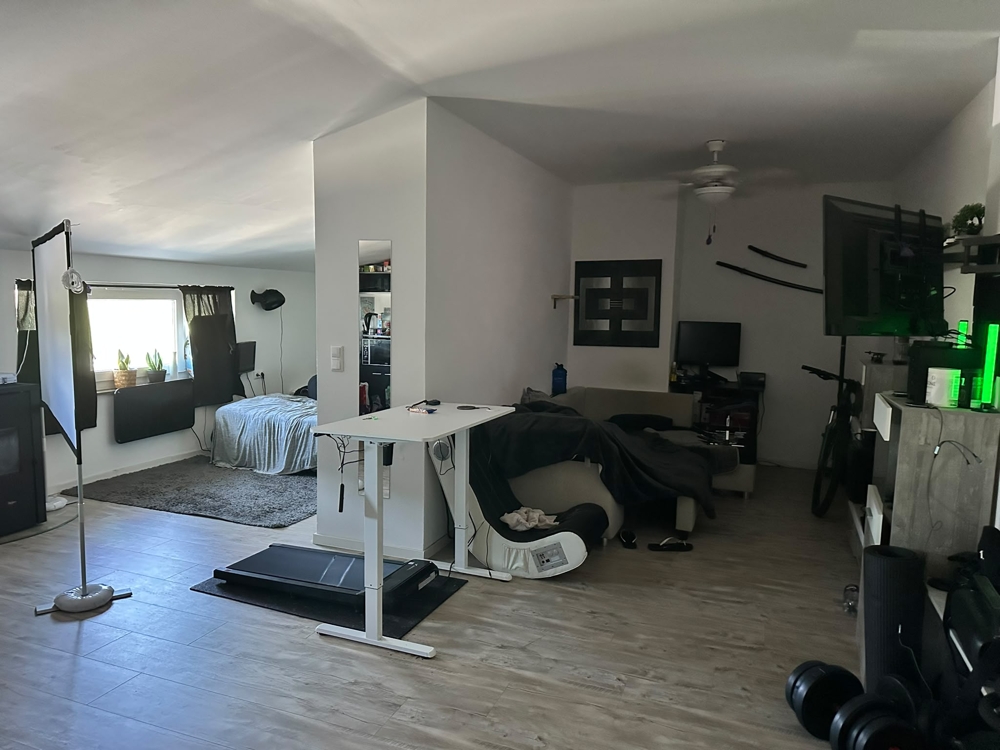 Wohnung links